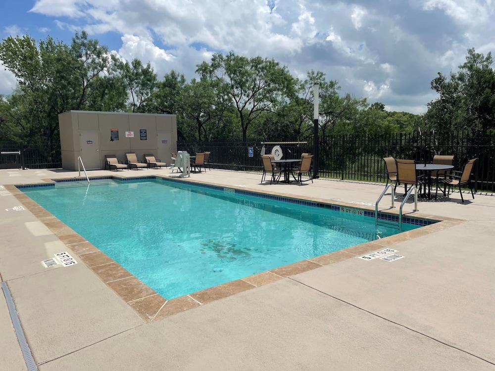 La Quinta Inn & Suites By Wyndham San Antonio Seaworld Lafb Exteriér fotografie