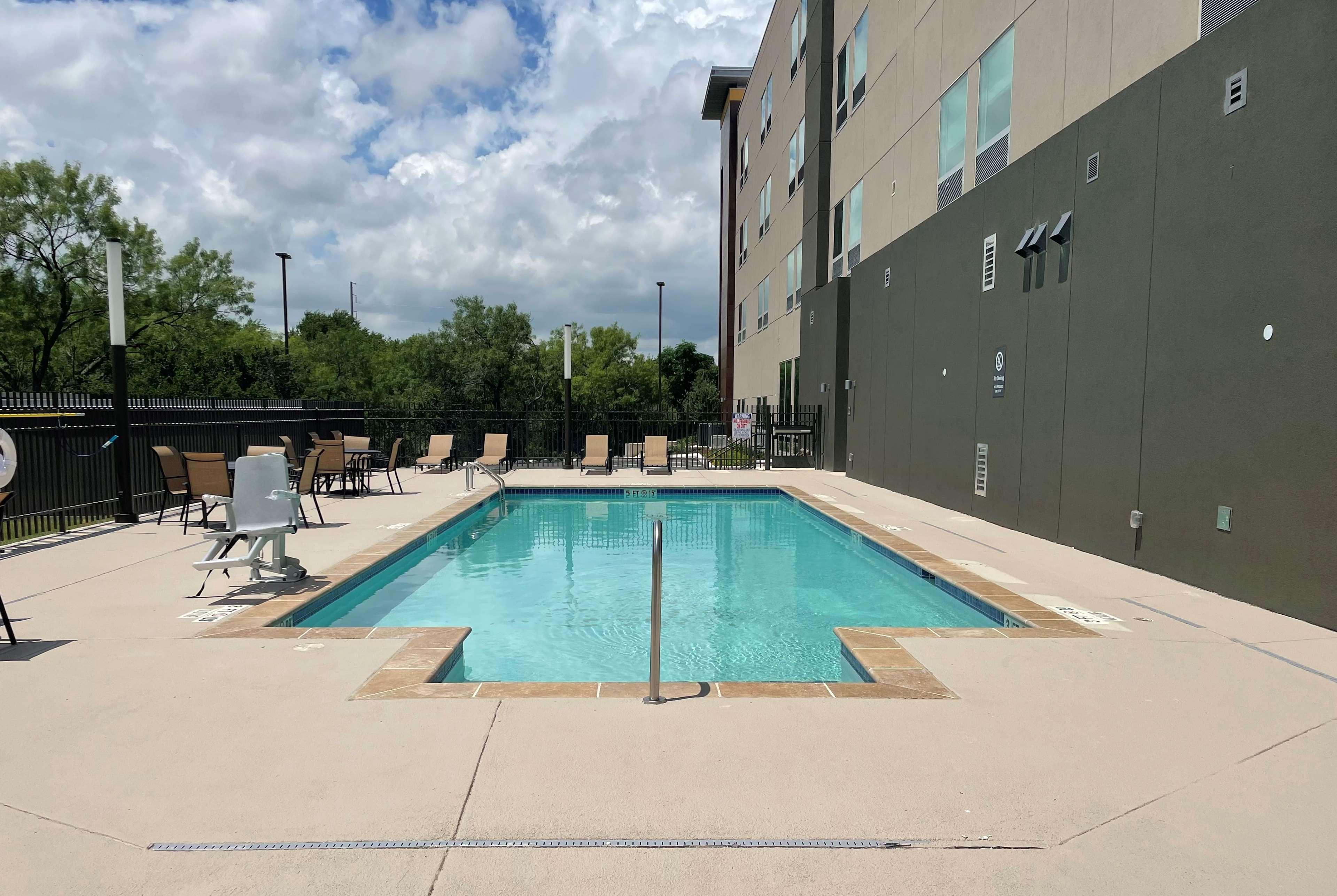 La Quinta Inn & Suites By Wyndham San Antonio Seaworld Lafb Exteriér fotografie