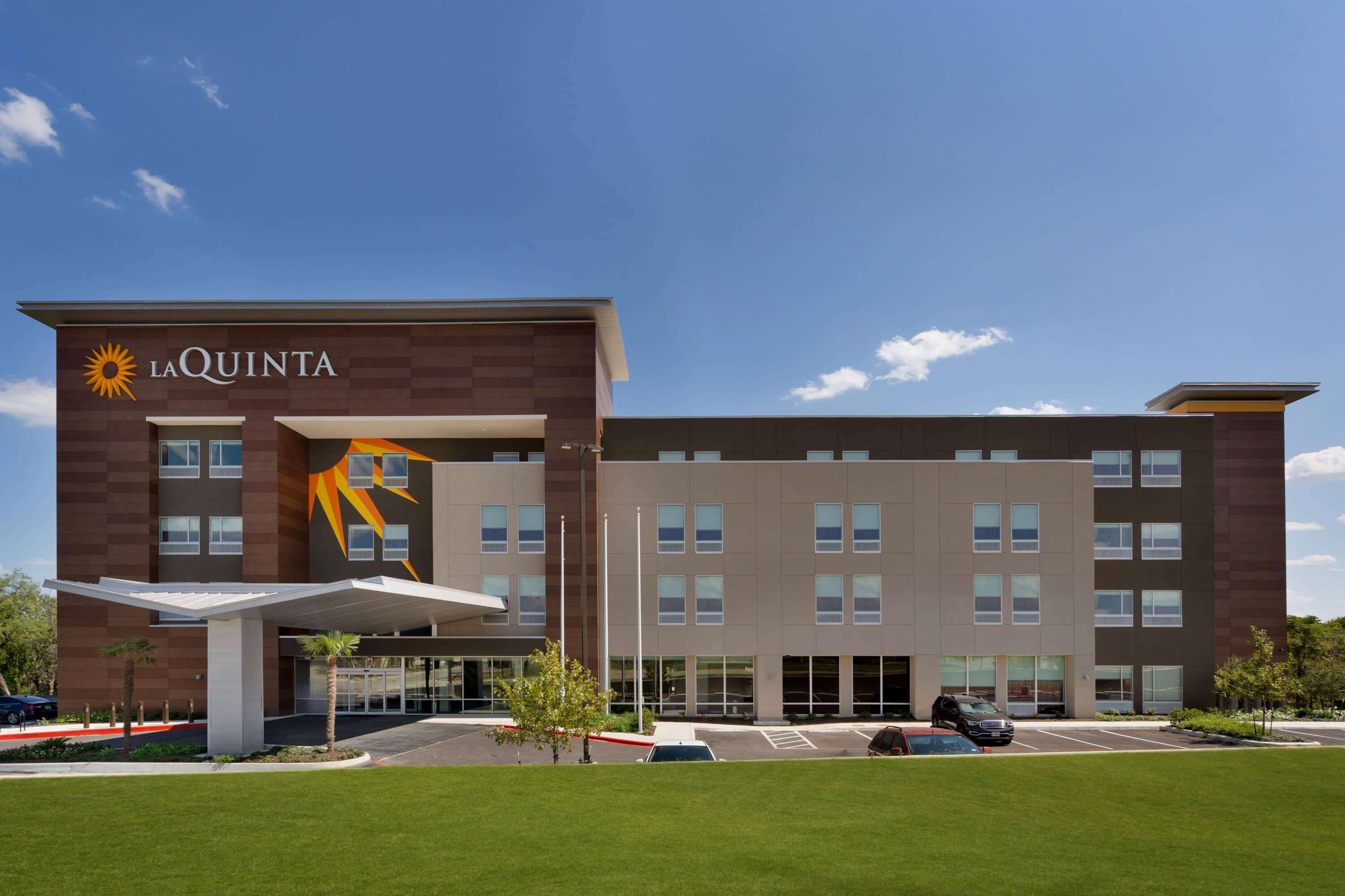 La Quinta Inn & Suites By Wyndham San Antonio Seaworld Lafb Exteriér fotografie