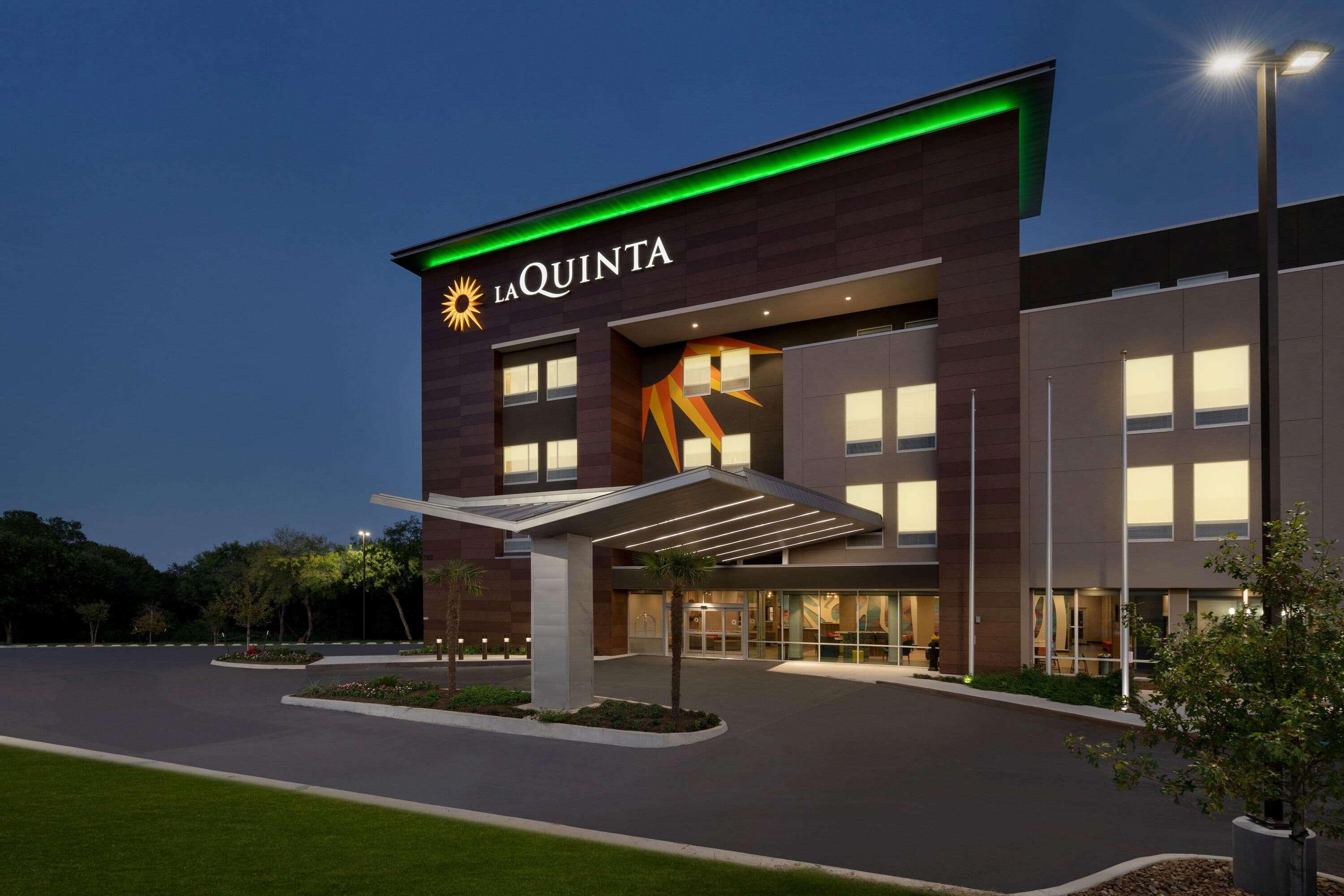 La Quinta Inn & Suites By Wyndham San Antonio Seaworld Lafb Exteriér fotografie