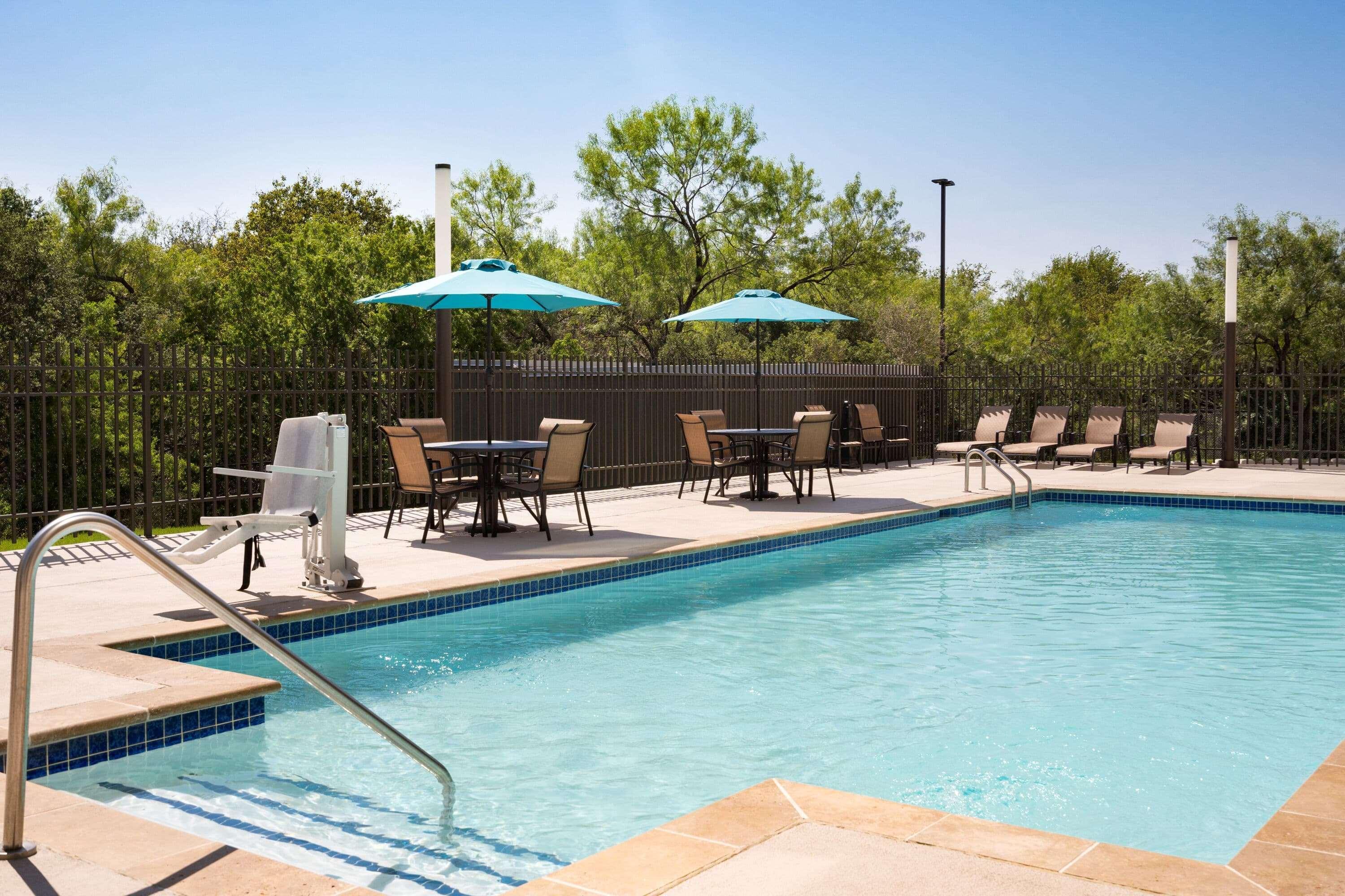 La Quinta Inn & Suites By Wyndham San Antonio Seaworld Lafb Exteriér fotografie
