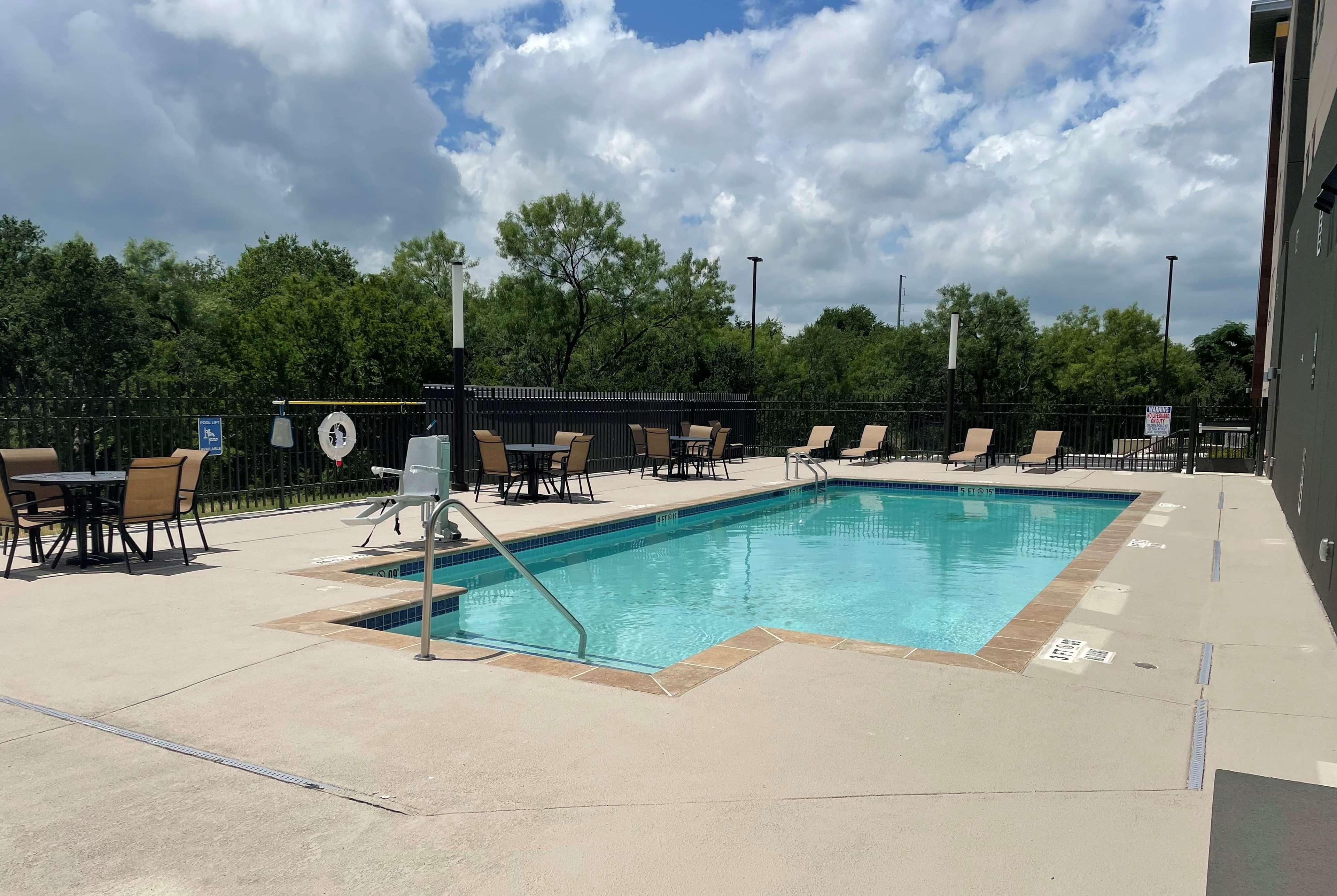 La Quinta Inn & Suites By Wyndham San Antonio Seaworld Lafb Exteriér fotografie